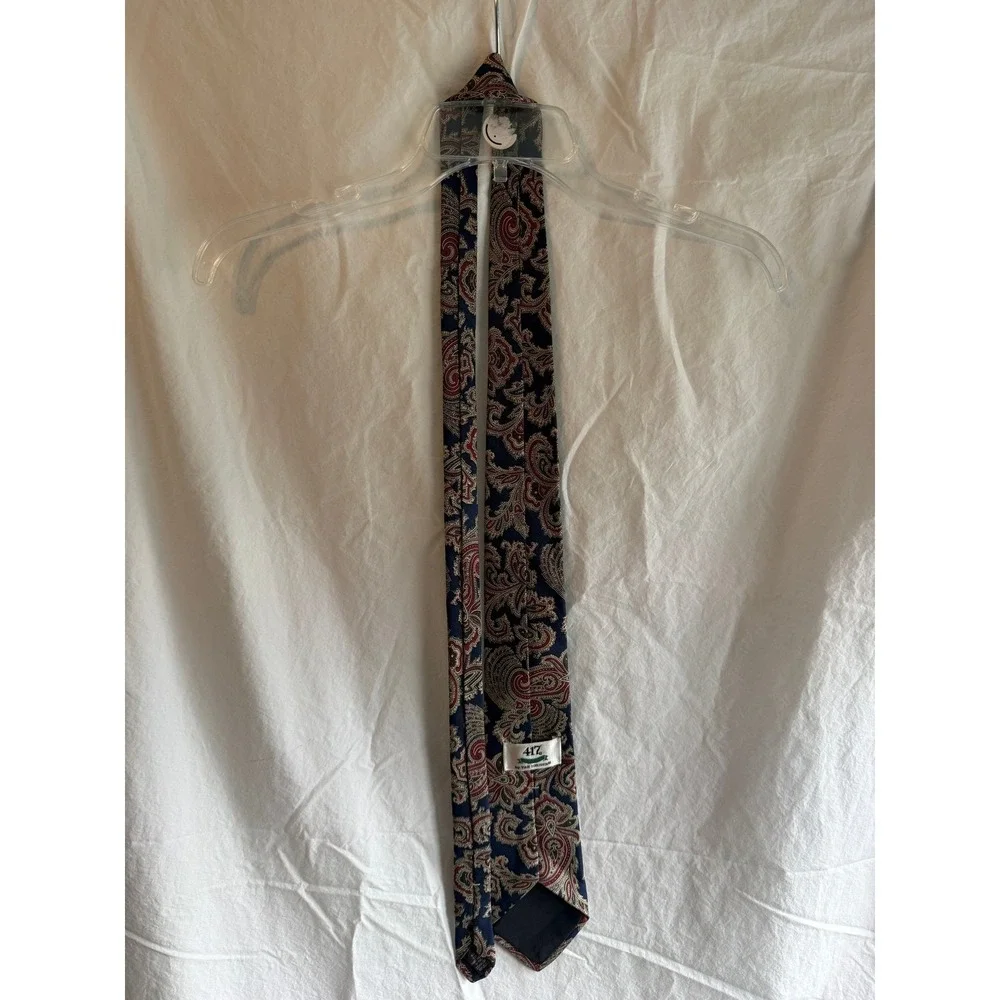 Van Heusen 417 Mens Navy Blue Burgundy Paisley Classic Silk Blend‎ Necktie Tie